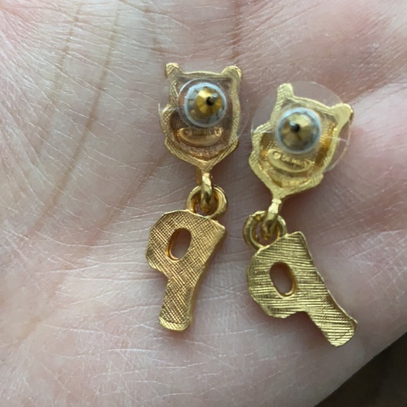 Disney signed plated Winnie The Pooh earrings - Picture 5 of 6